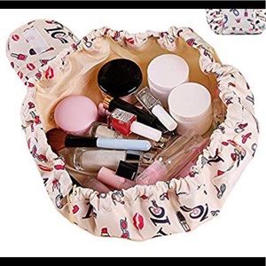 Easy Open & Close Make Up / Toiletry Bag